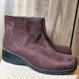 BASIC EDITION BROWN WEDGE FAUX SUEDE BOOTIES 7W